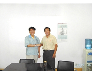 韓國京信新材料公司與我公司經(jīng)理合影